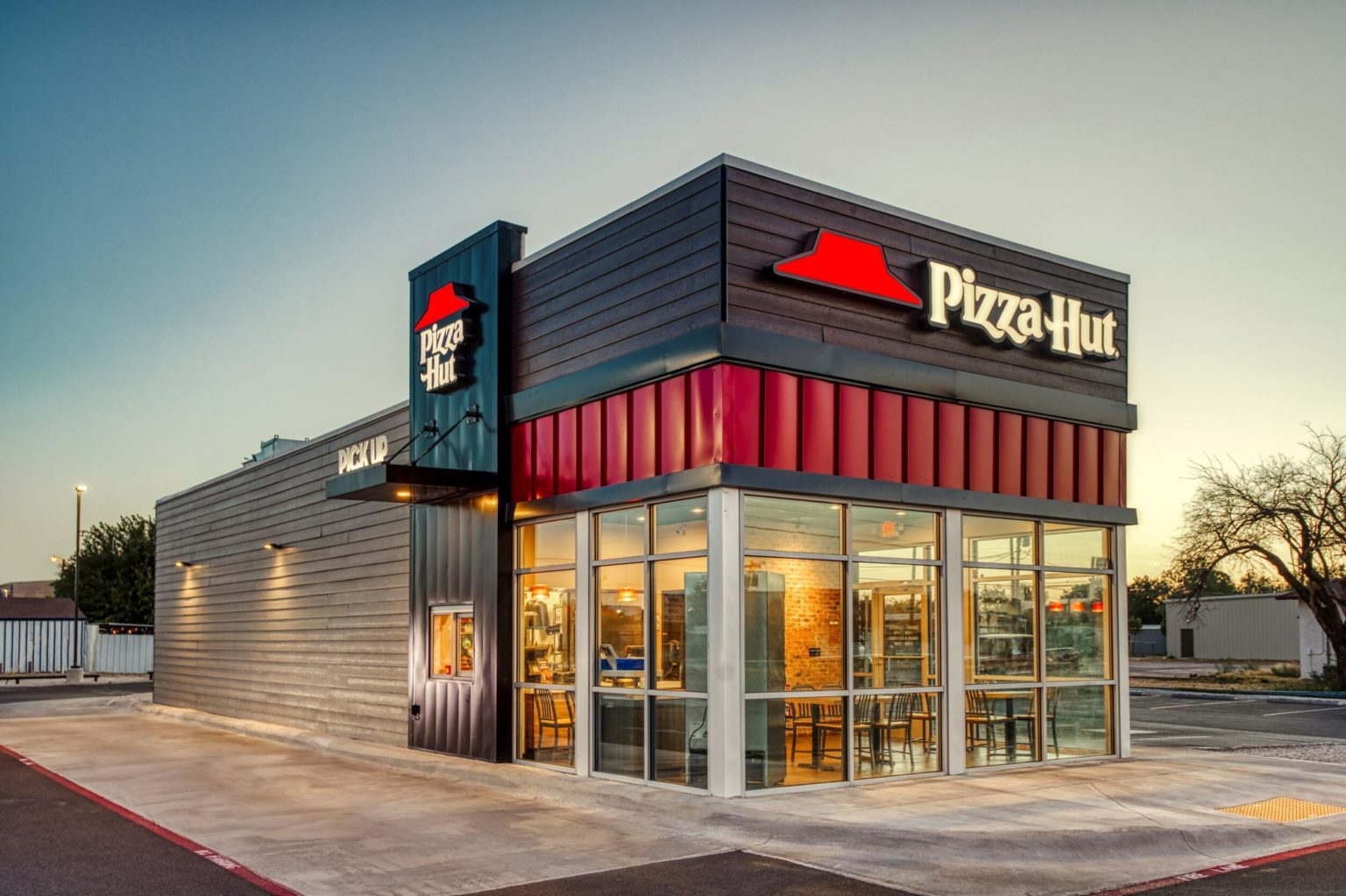 It s Back Pizza Hut Announces The Return Of The Big New Yorker An 